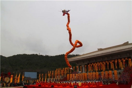 寻根溯源 炎黄子孙齐聚陕西黄帝陵同叙华夏情